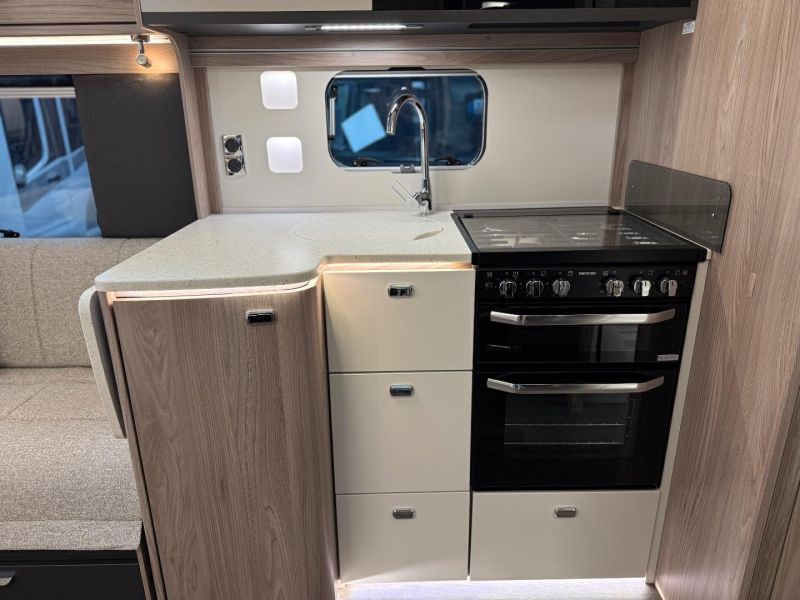 2026 Swift Conqueror 560L Grande