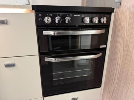 2026 Swift Conqueror 560L Grande