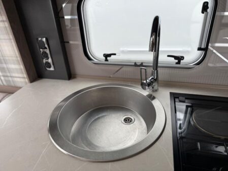 2025 Swift Challenger 480
Incl Mover